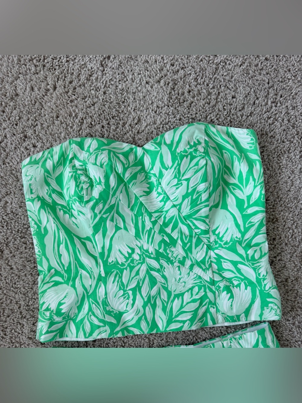 Lilly Pulitzer Green and White Floral kylo strapless top